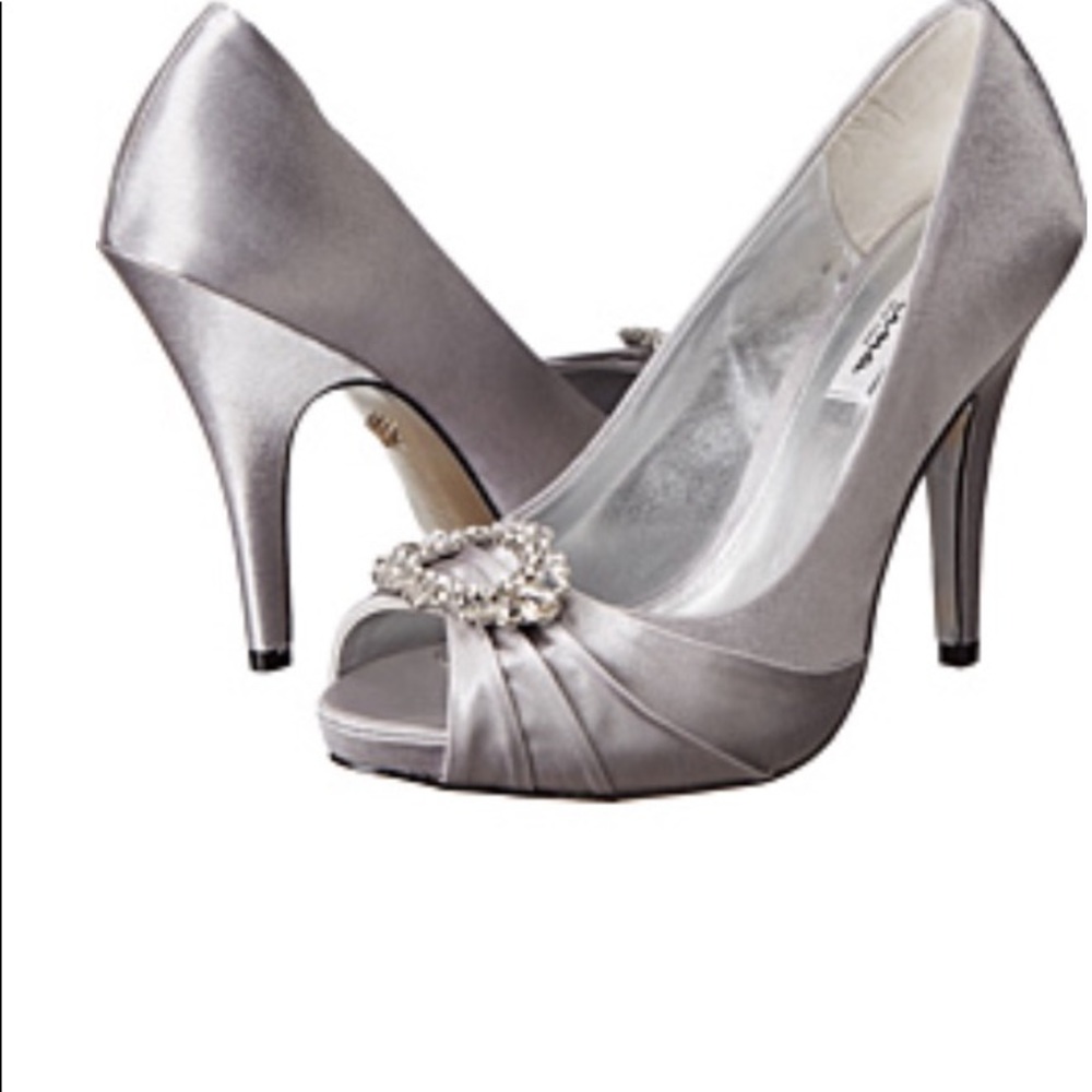 Nina Elvira silver shoe